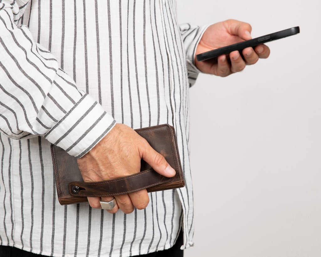 Aria Universal Leather Wallet