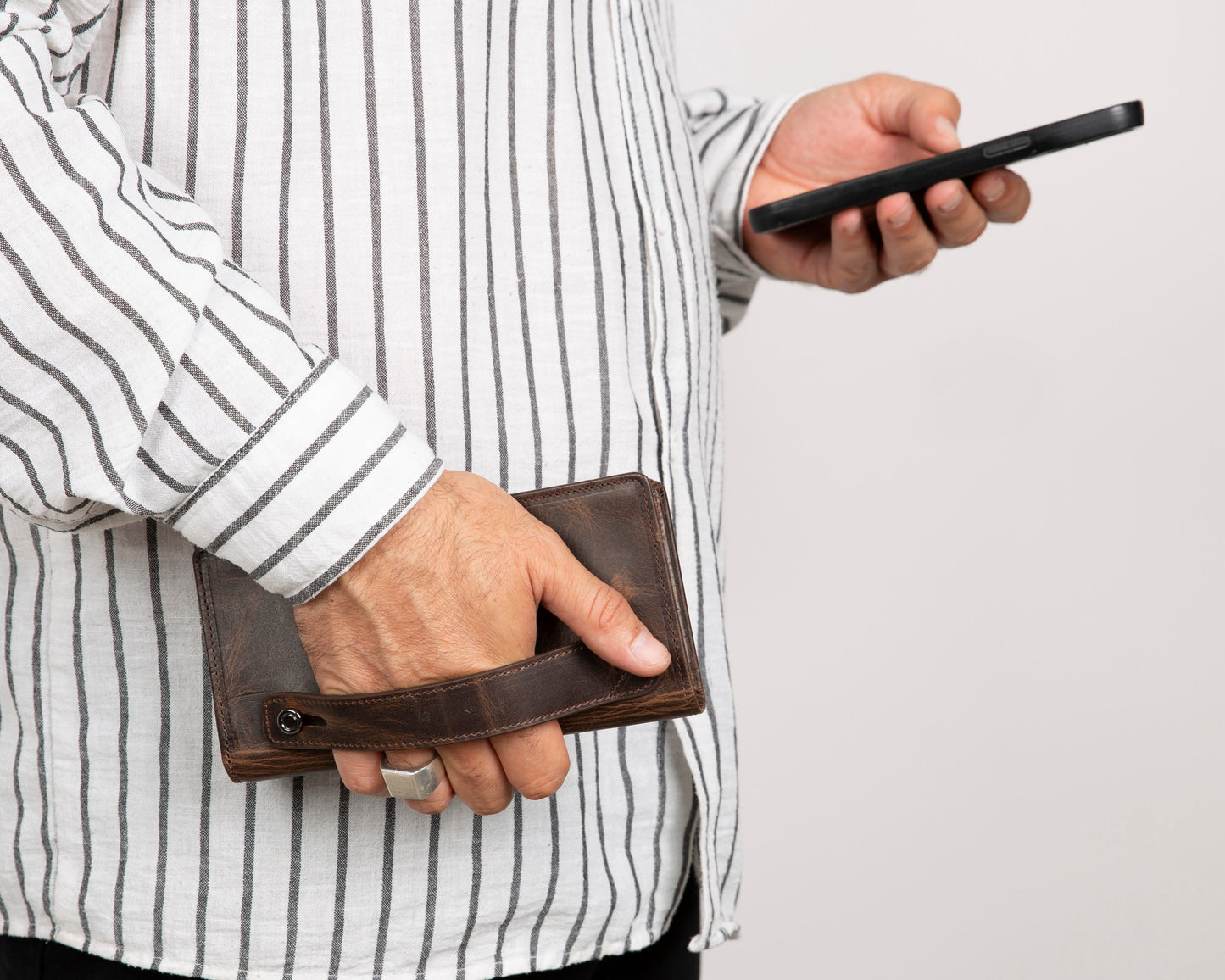 Aria Universal Leather Wallet