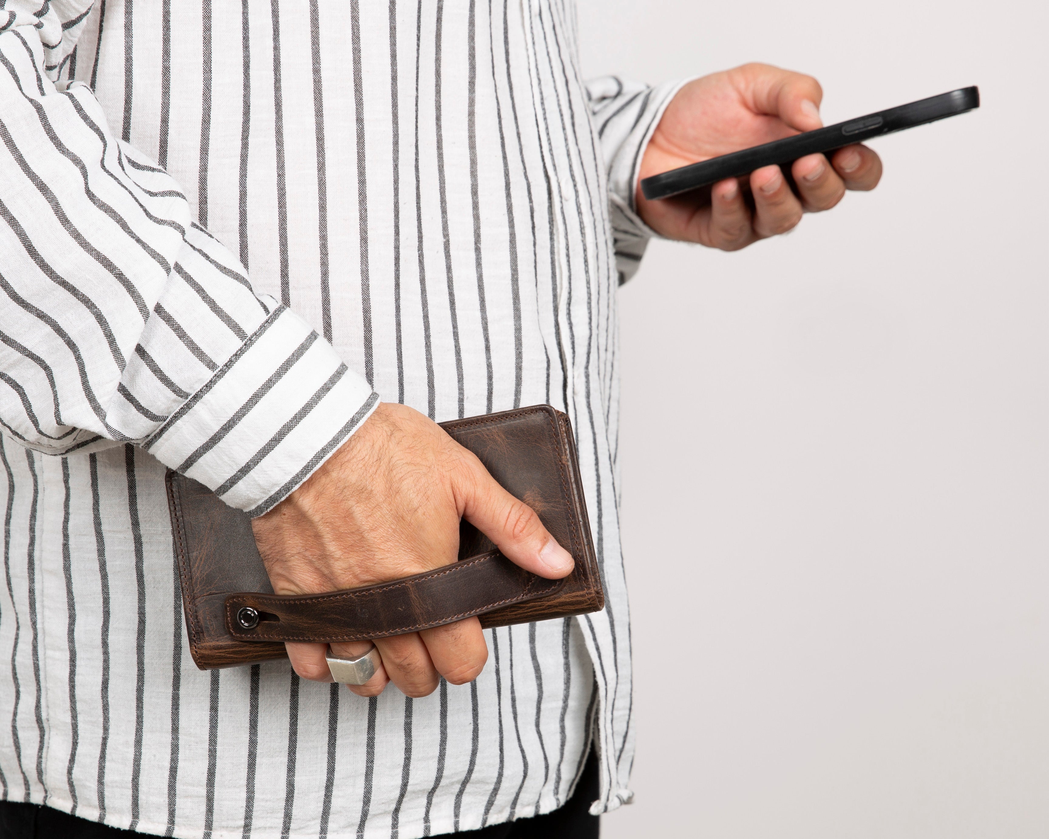 Aria Universal Leather Wallet