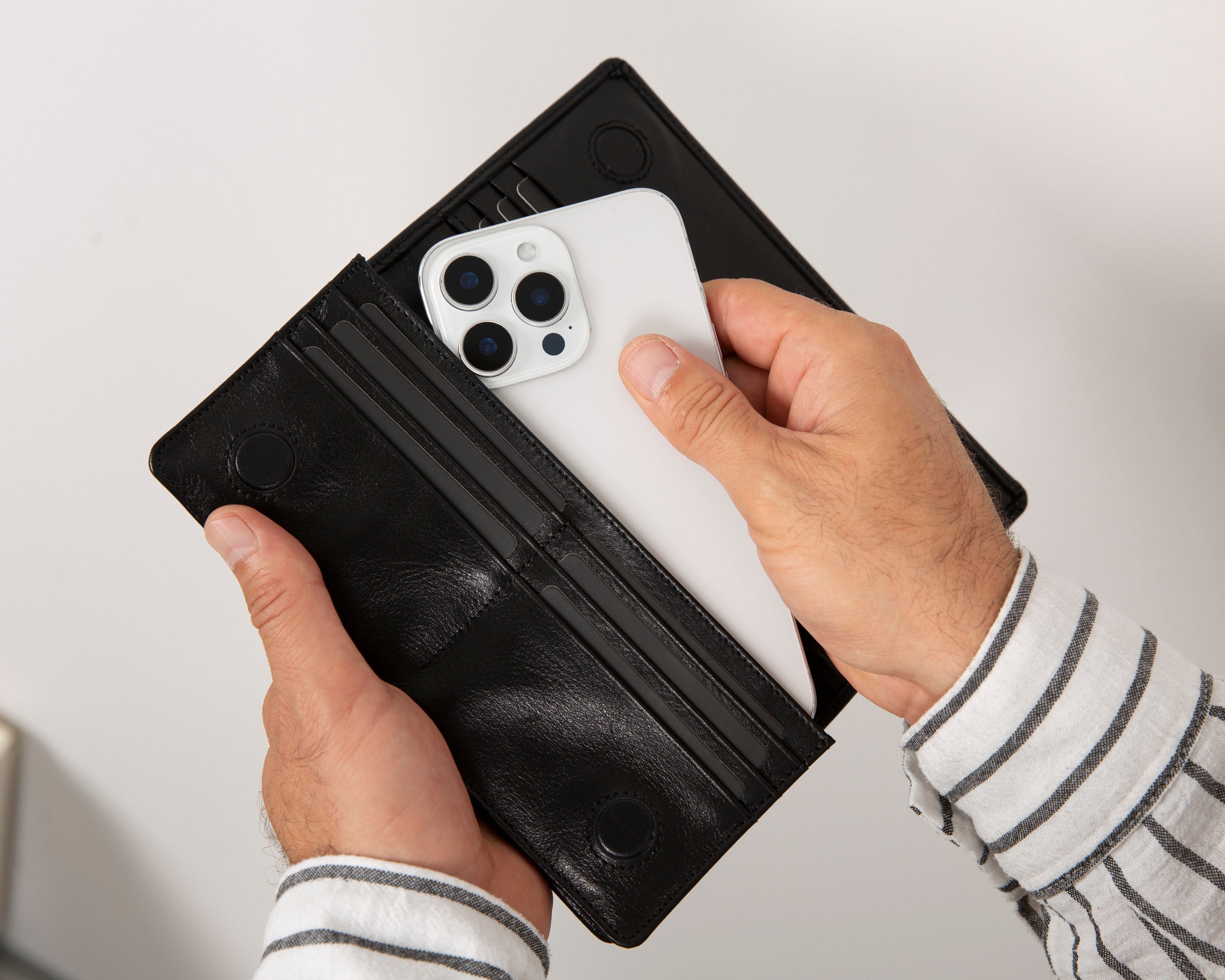 Aria Universal Leather Wallet