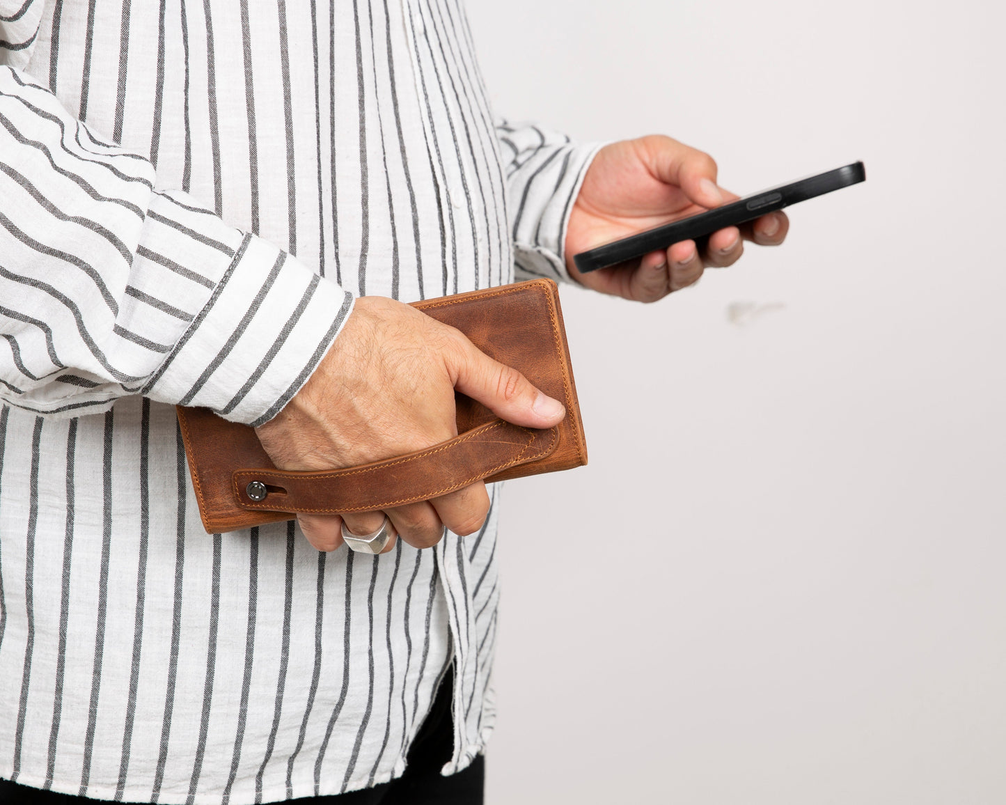 Aria Universal Leather Wallet