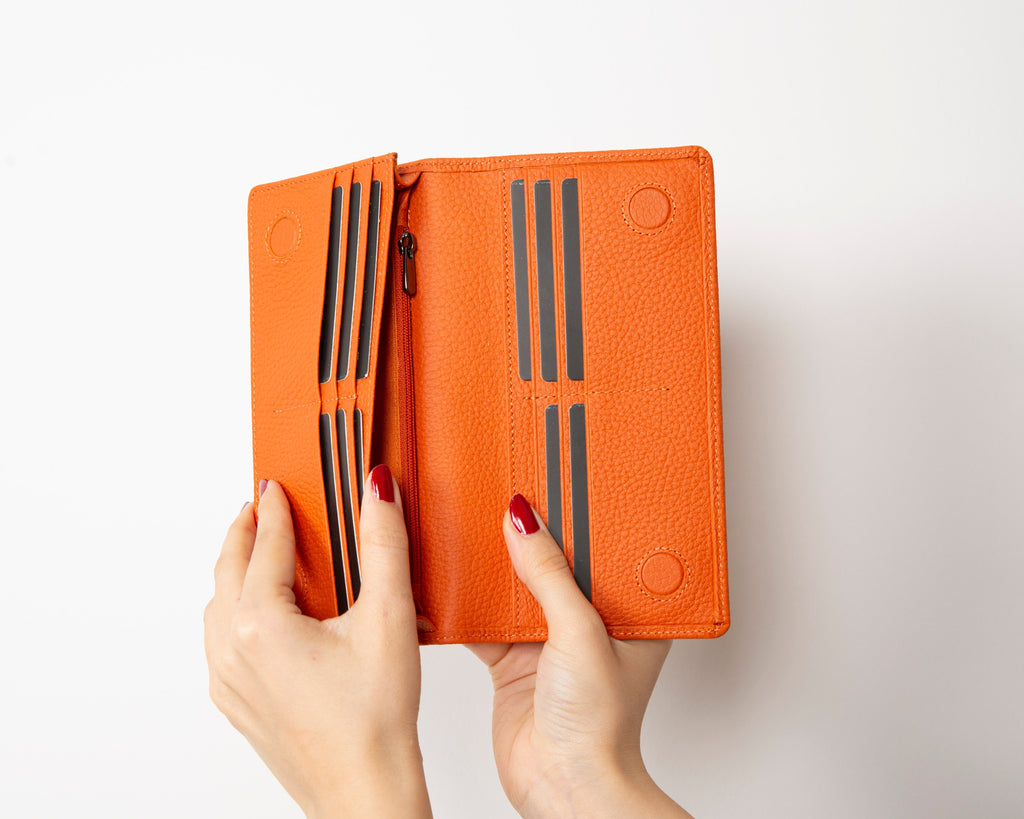 Aria Universal Leather Wallet