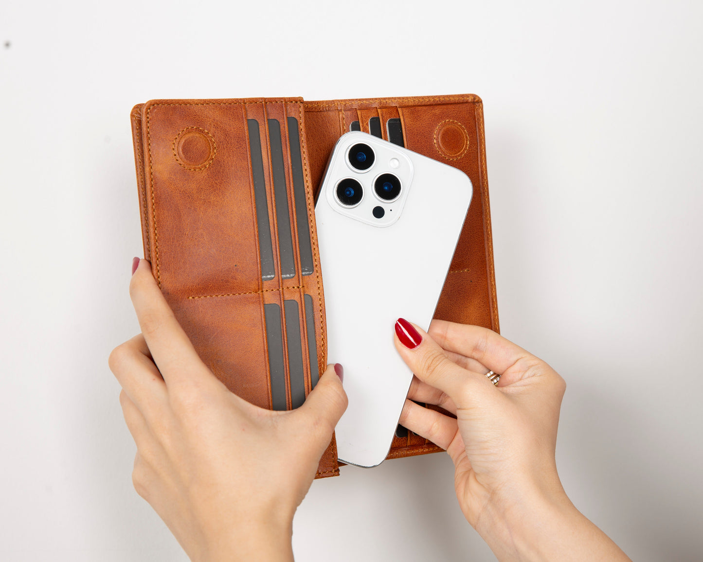 Aria Universal Leather Wallet