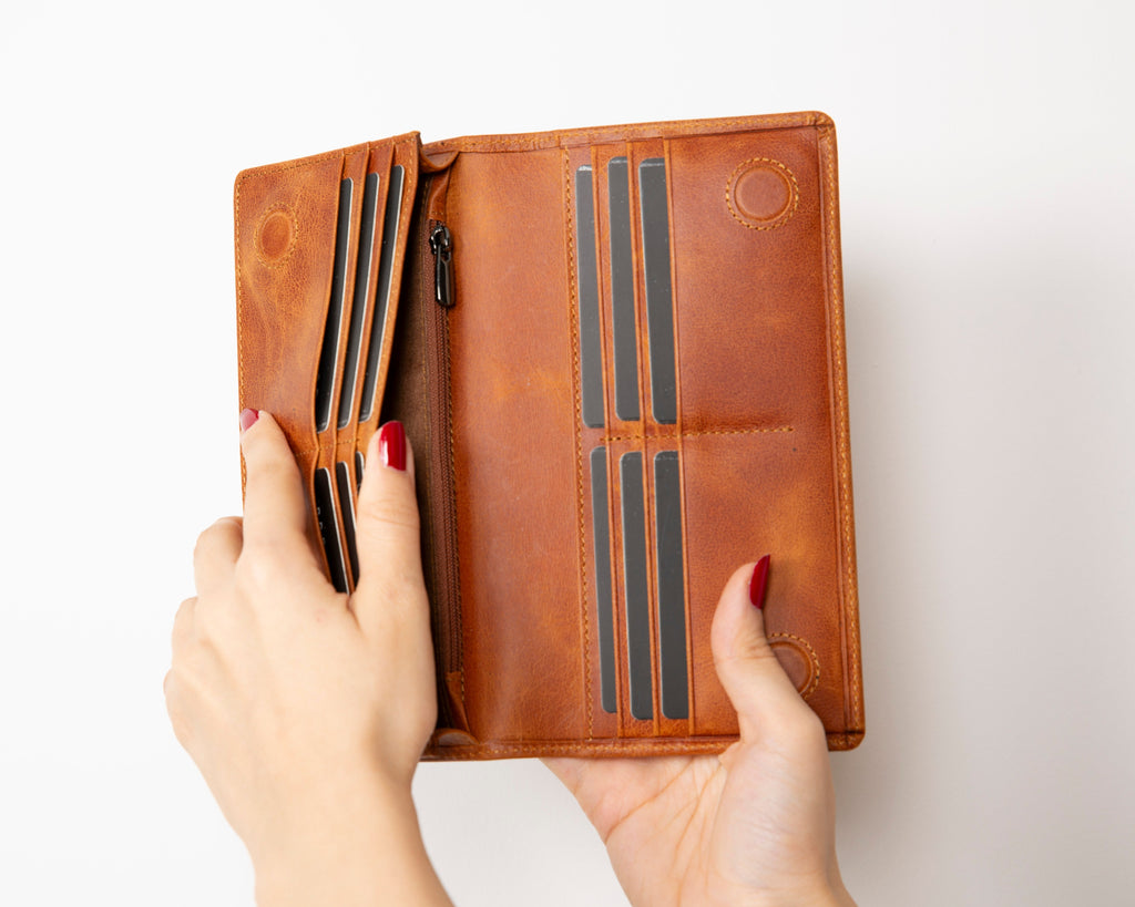 Aria Universal Leather Wallet