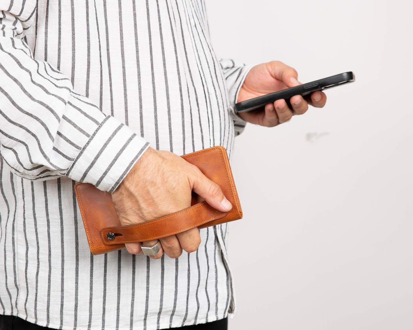 Aria Universal Leather Wallet