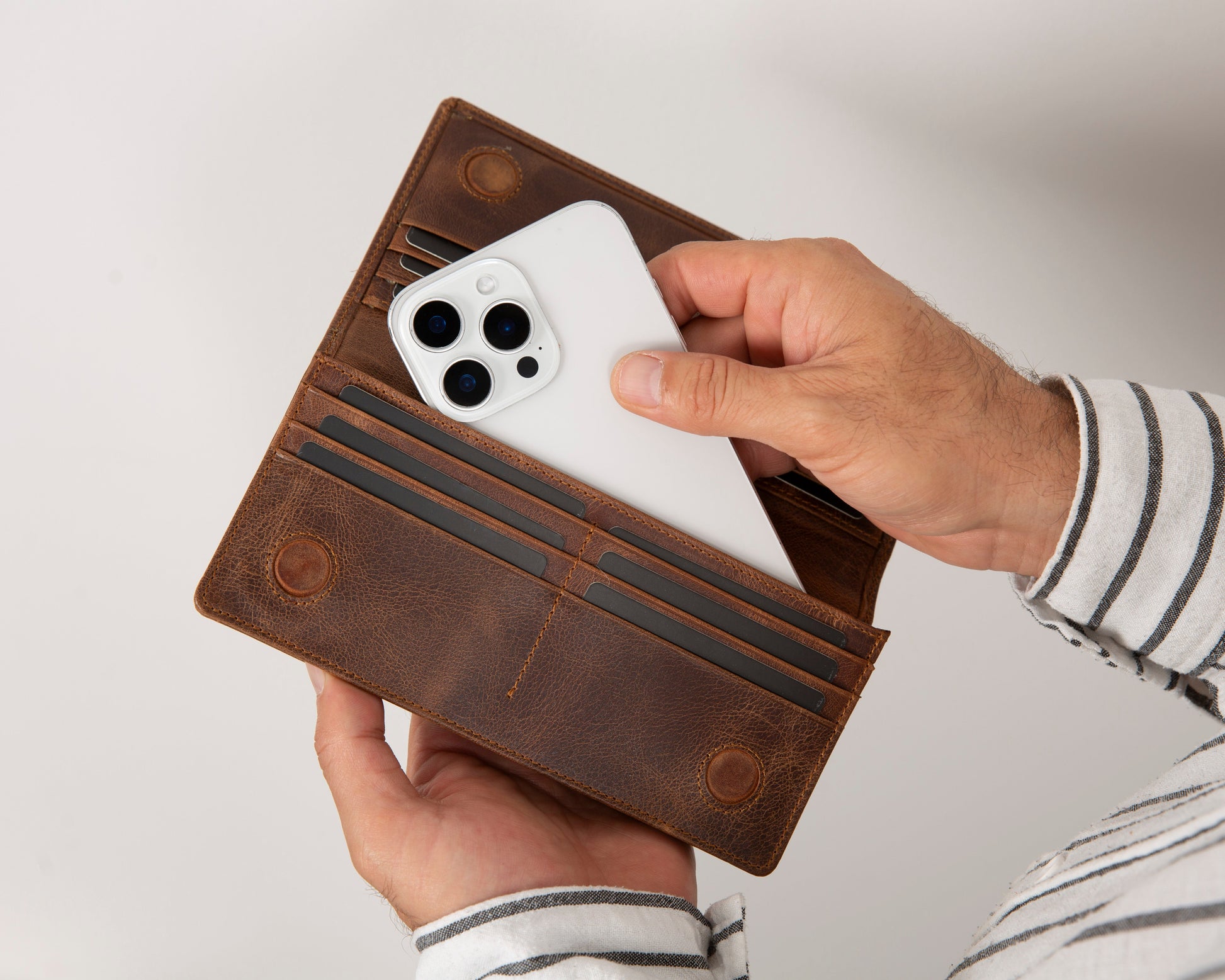 Aria Universal Leather Wallet