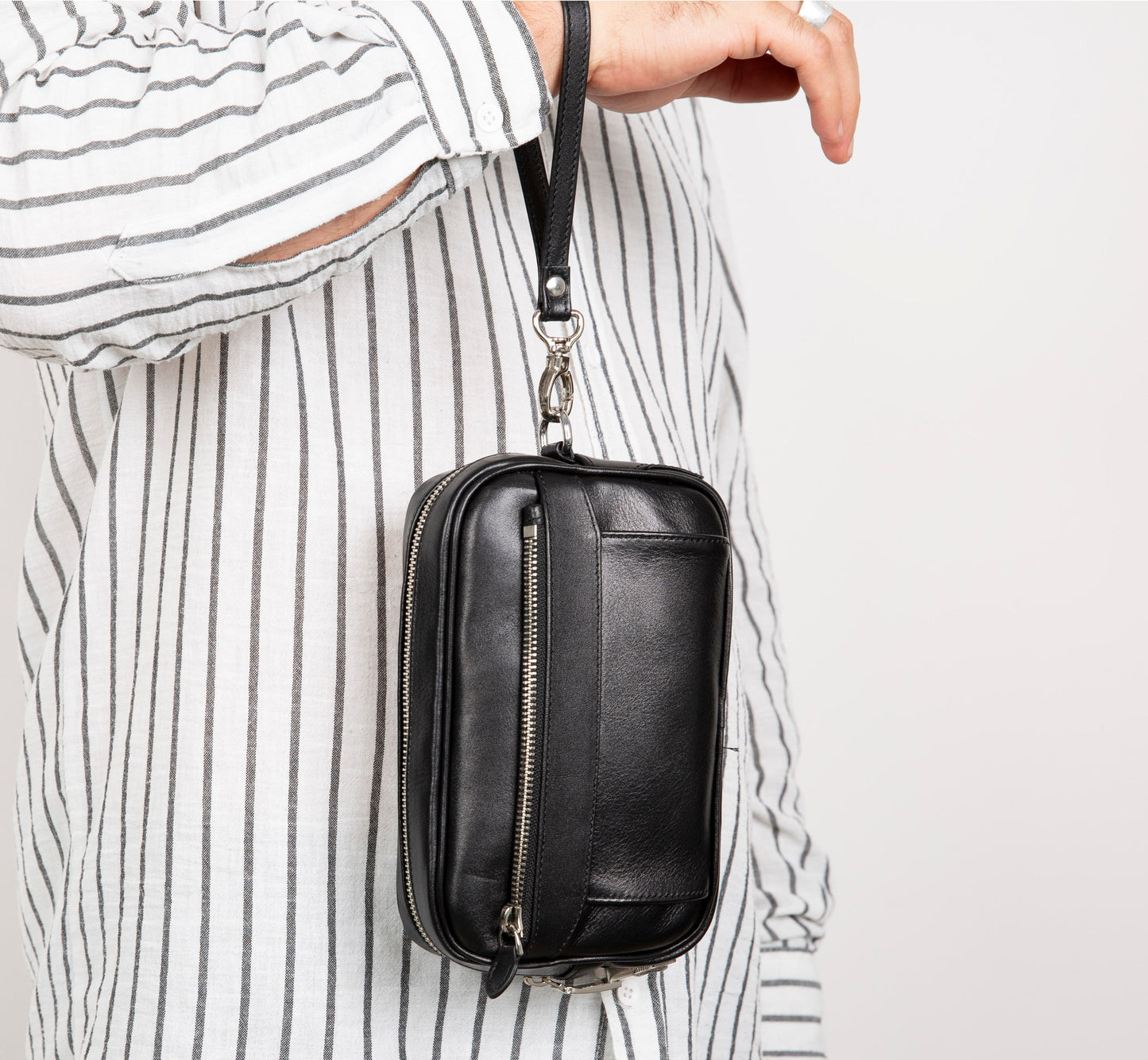 Elara Leather Handbag – Handcrafted Unisex Travel Organizer