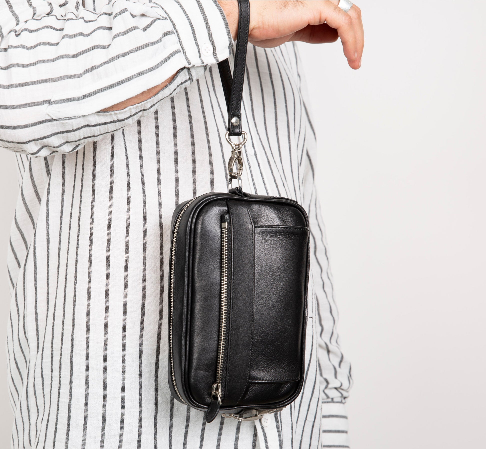 Elara Leather Handbag – Handcrafted Unisex Travel Organizer