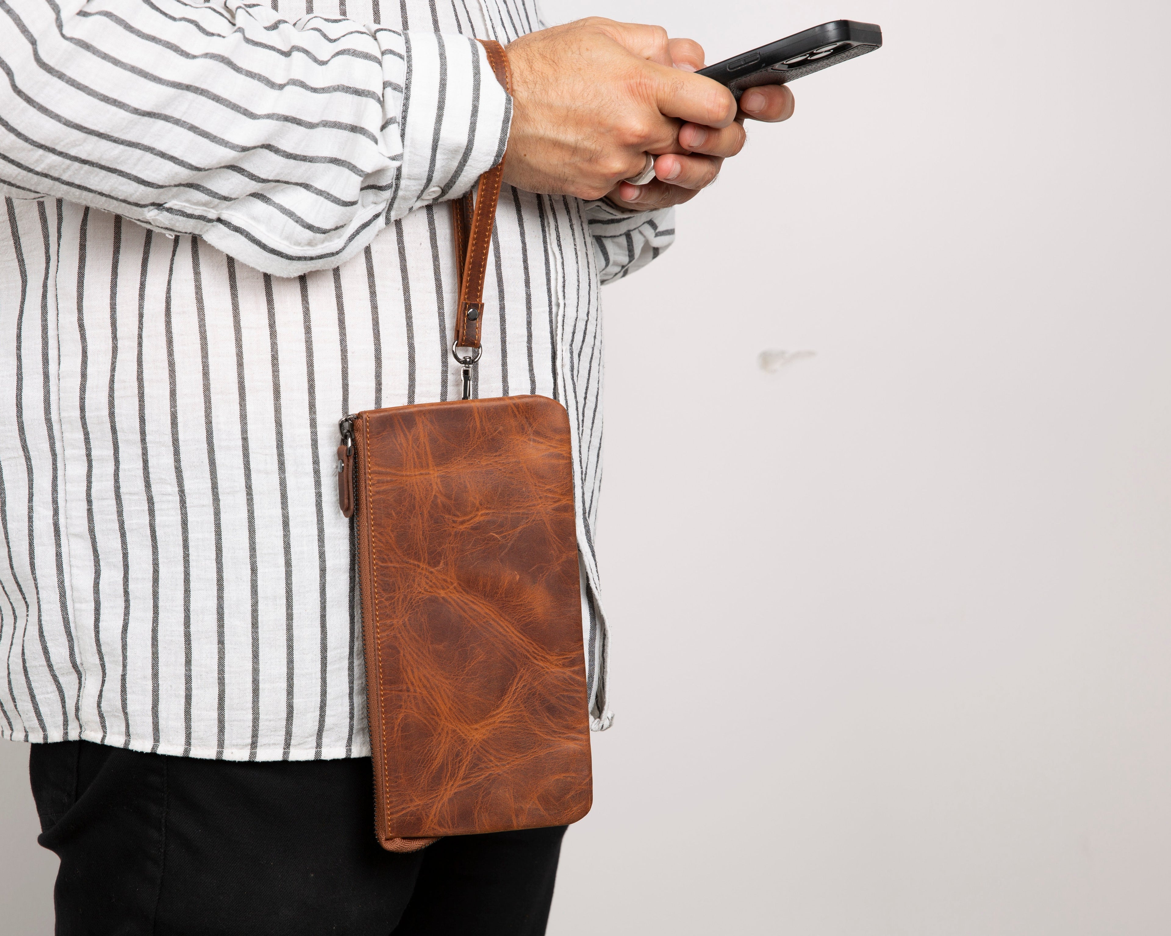 Verona Unisex Handcrafted Wristlet Leather Clutch Bag